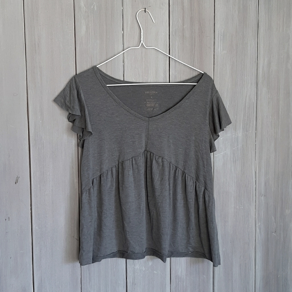 Gray v-neck ruffel shirt